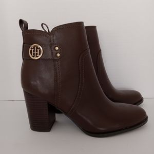TOMMY HILFIGER Women's Daciee Brown Ankle Boot Size 8.5
